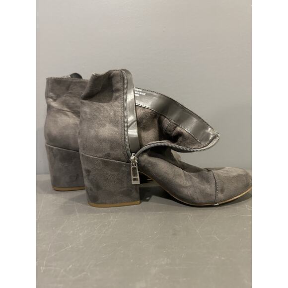 Charles by Charles David Gray Suede Chelsea block heel booties Size 7 - Picture 2 of 5